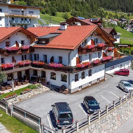 Alpen Gasthof Apartments Hohe Burg Trins Exteriör bild