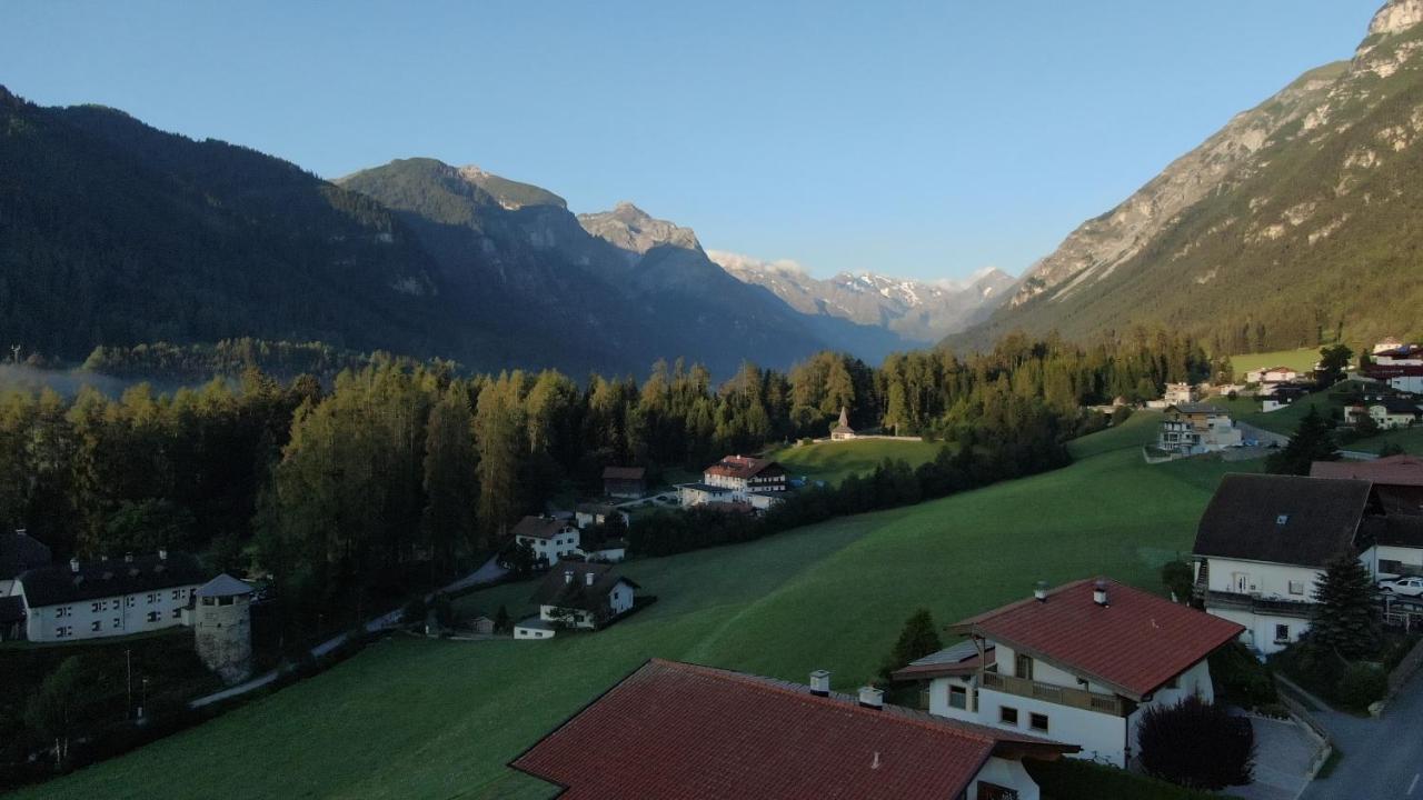 Alpen Gasthof Apartments Hohe Burg Trins Exteriör bild