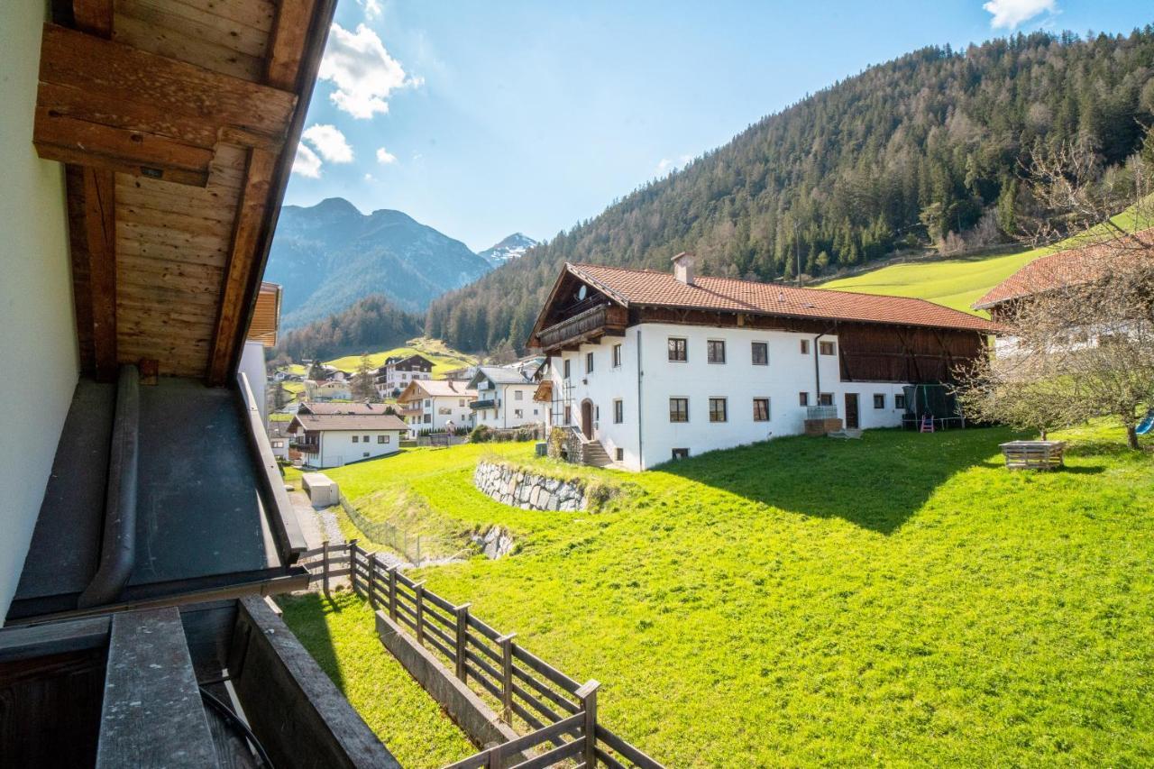 Alpen Gasthof Apartments Hohe Burg Trins Exteriör bild