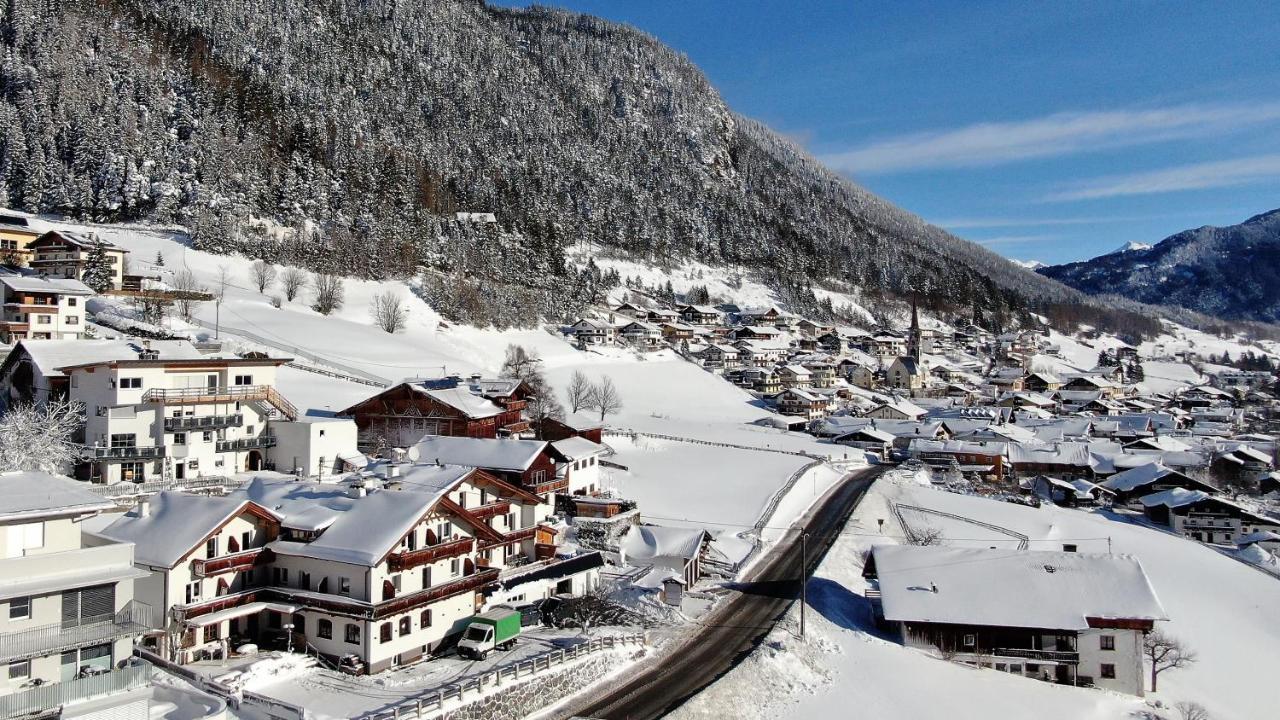 Alpen Gasthof Apartments Hohe Burg Trins Exteriör bild