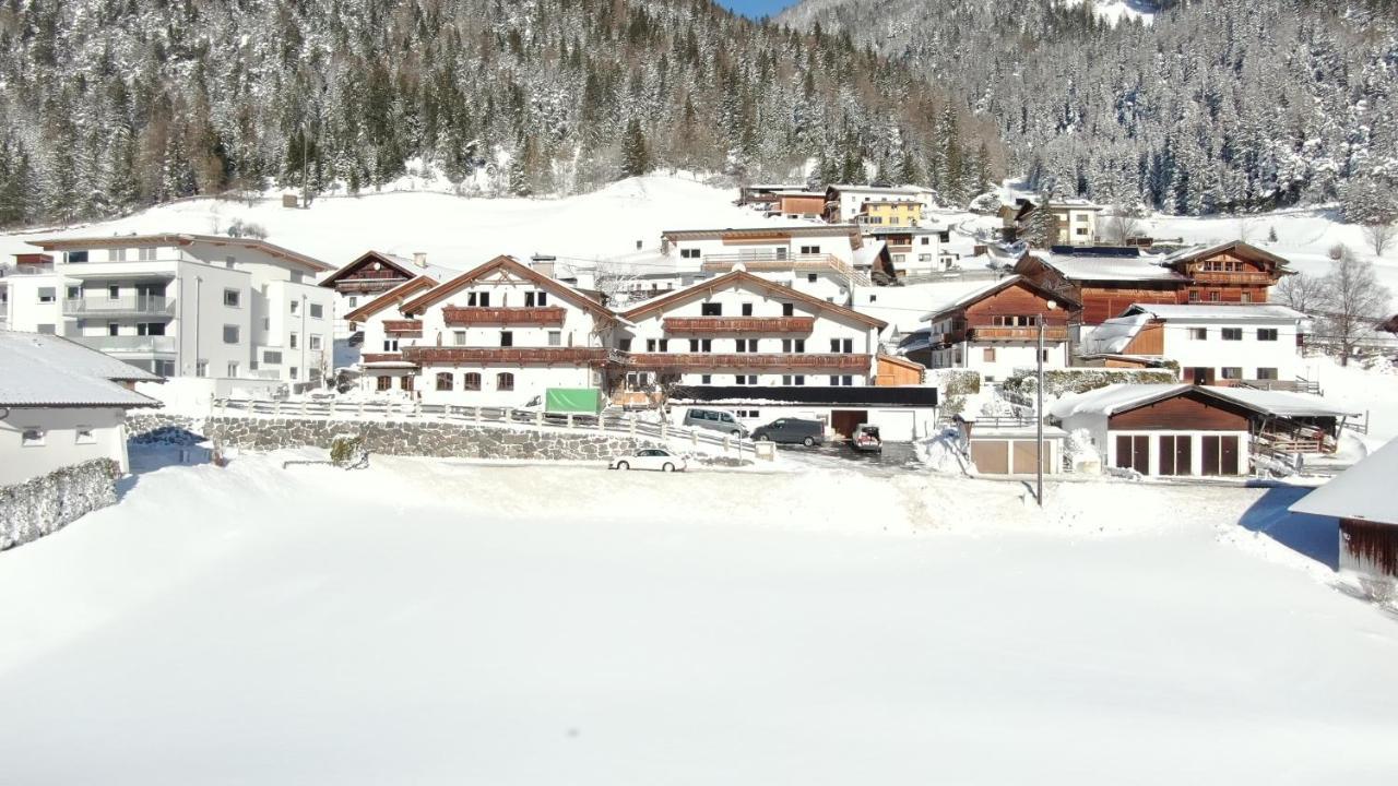 Alpen Gasthof Apartments Hohe Burg Trins Exteriör bild