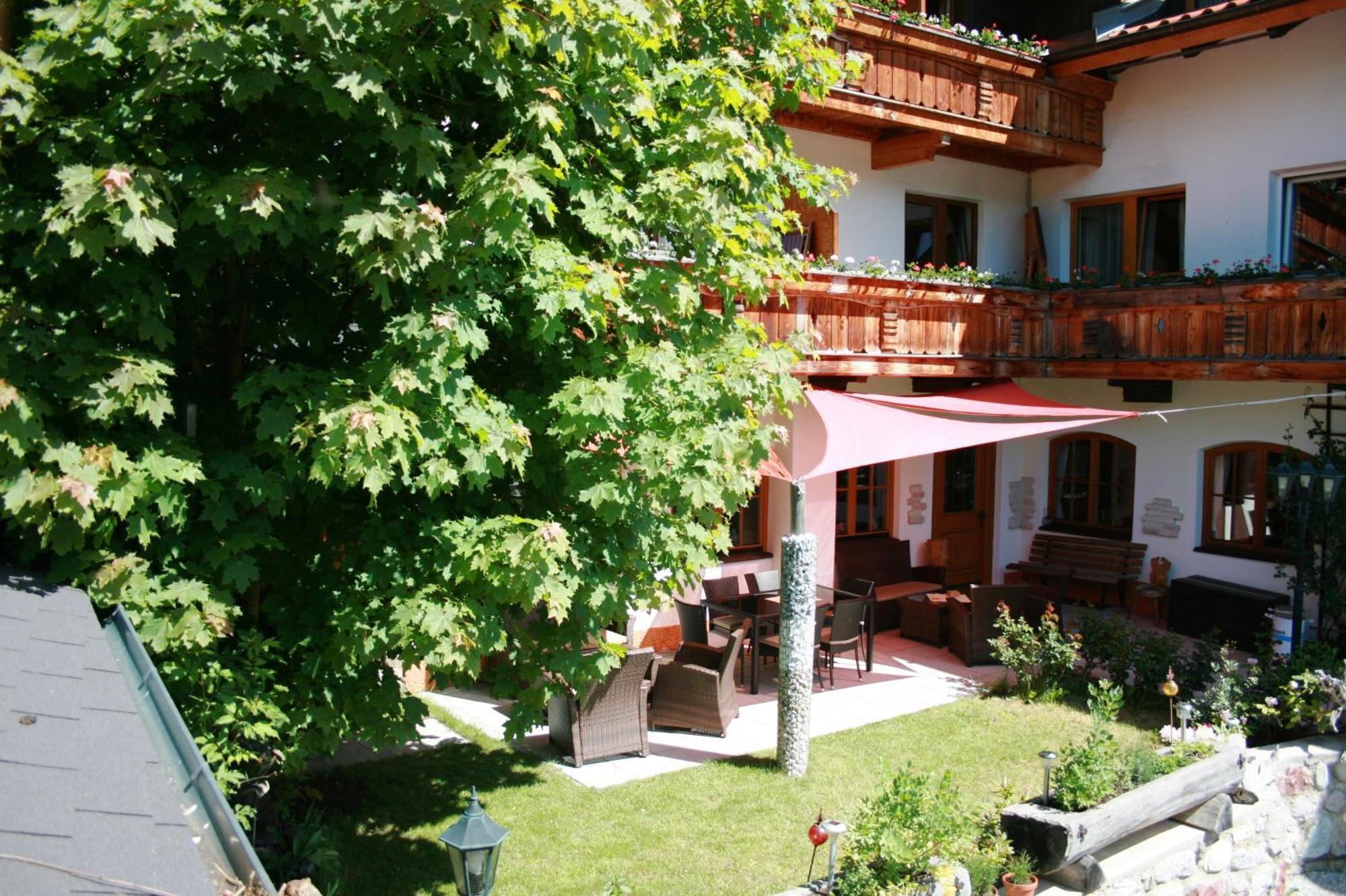 Alpen Gasthof Apartments Hohe Burg Trins Exteriör bild