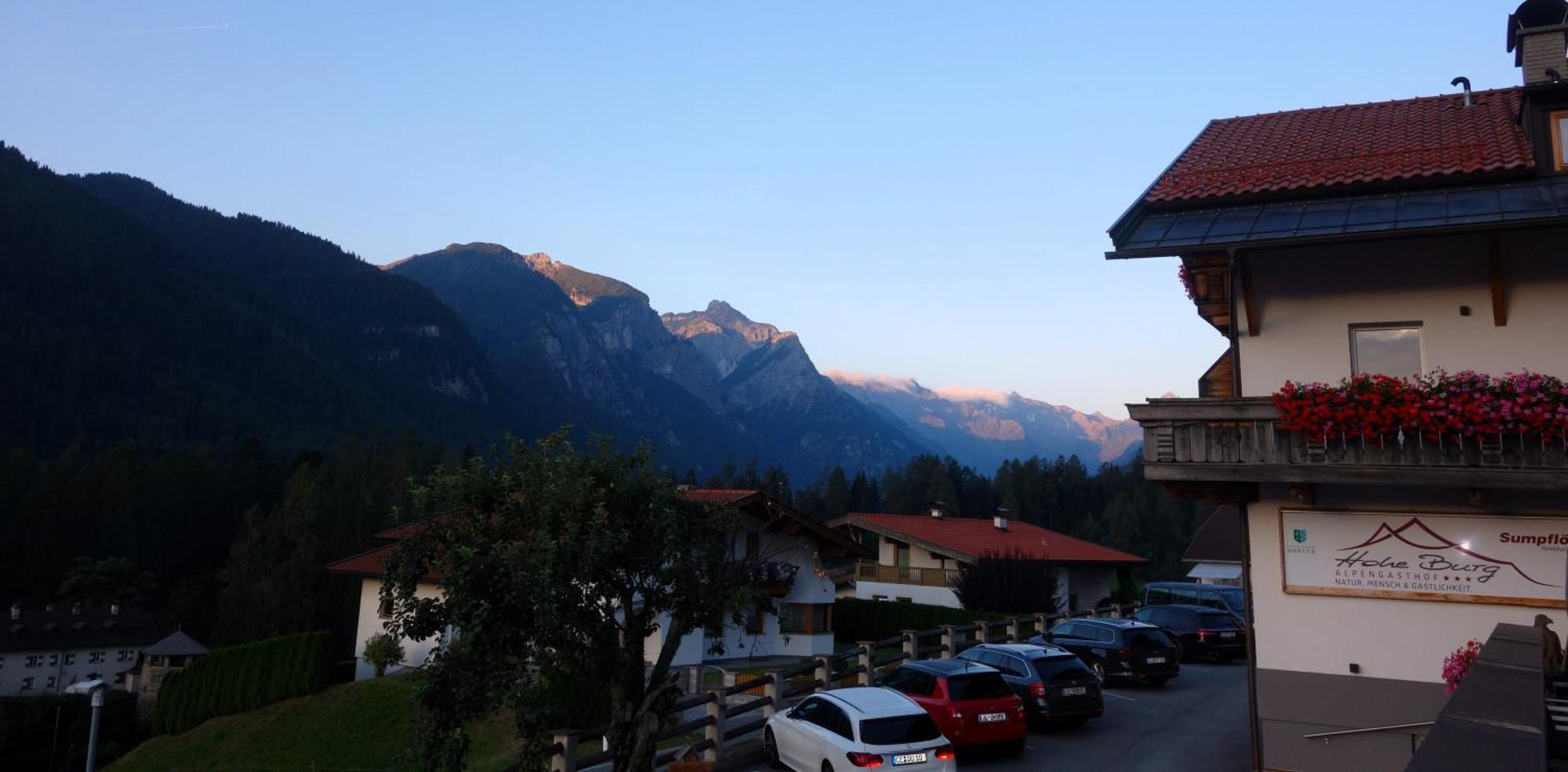 Alpen Gasthof Apartments Hohe Burg Trins Exteriör bild