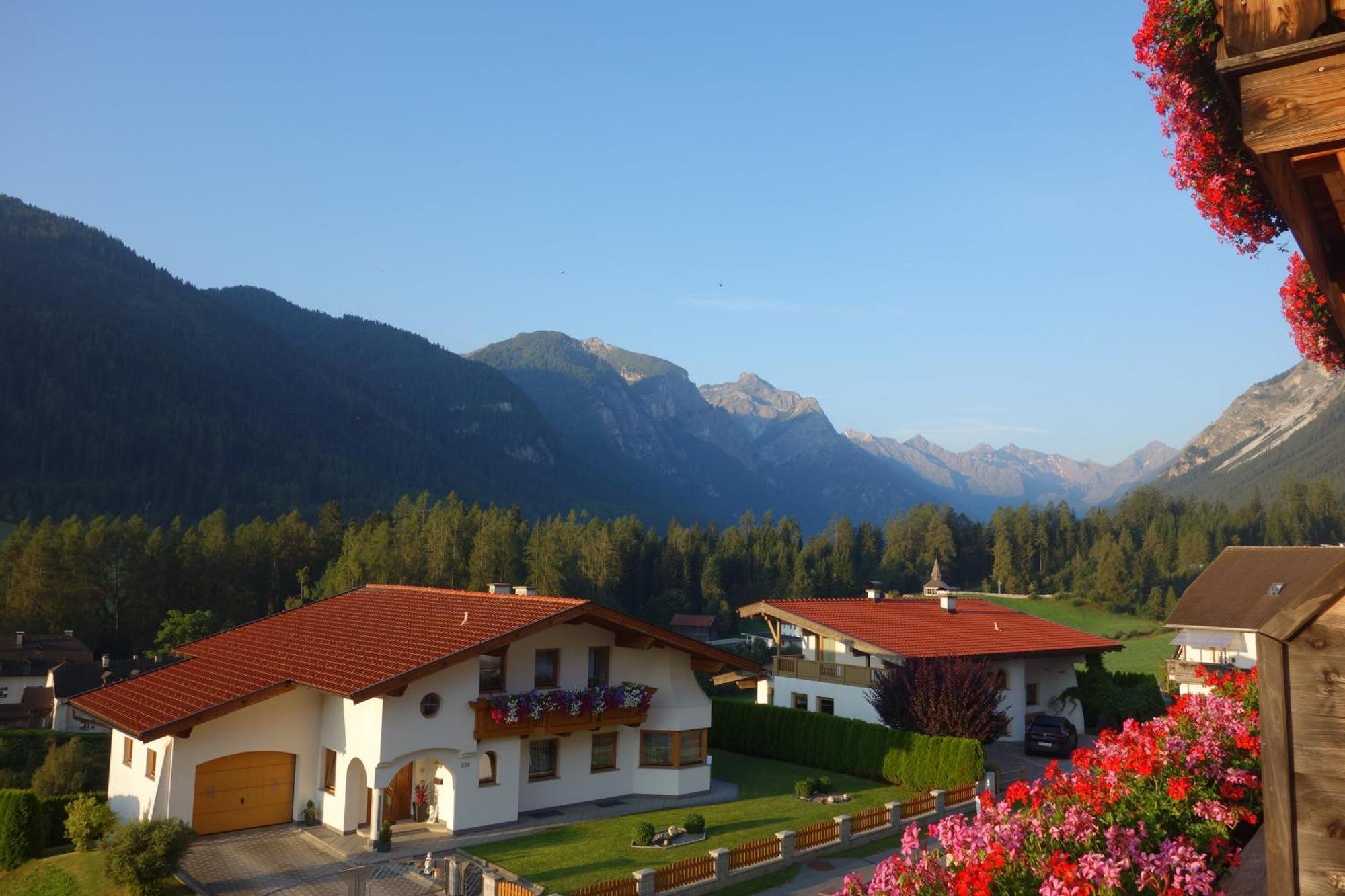 Alpen Gasthof Apartments Hohe Burg Trins Exteriör bild