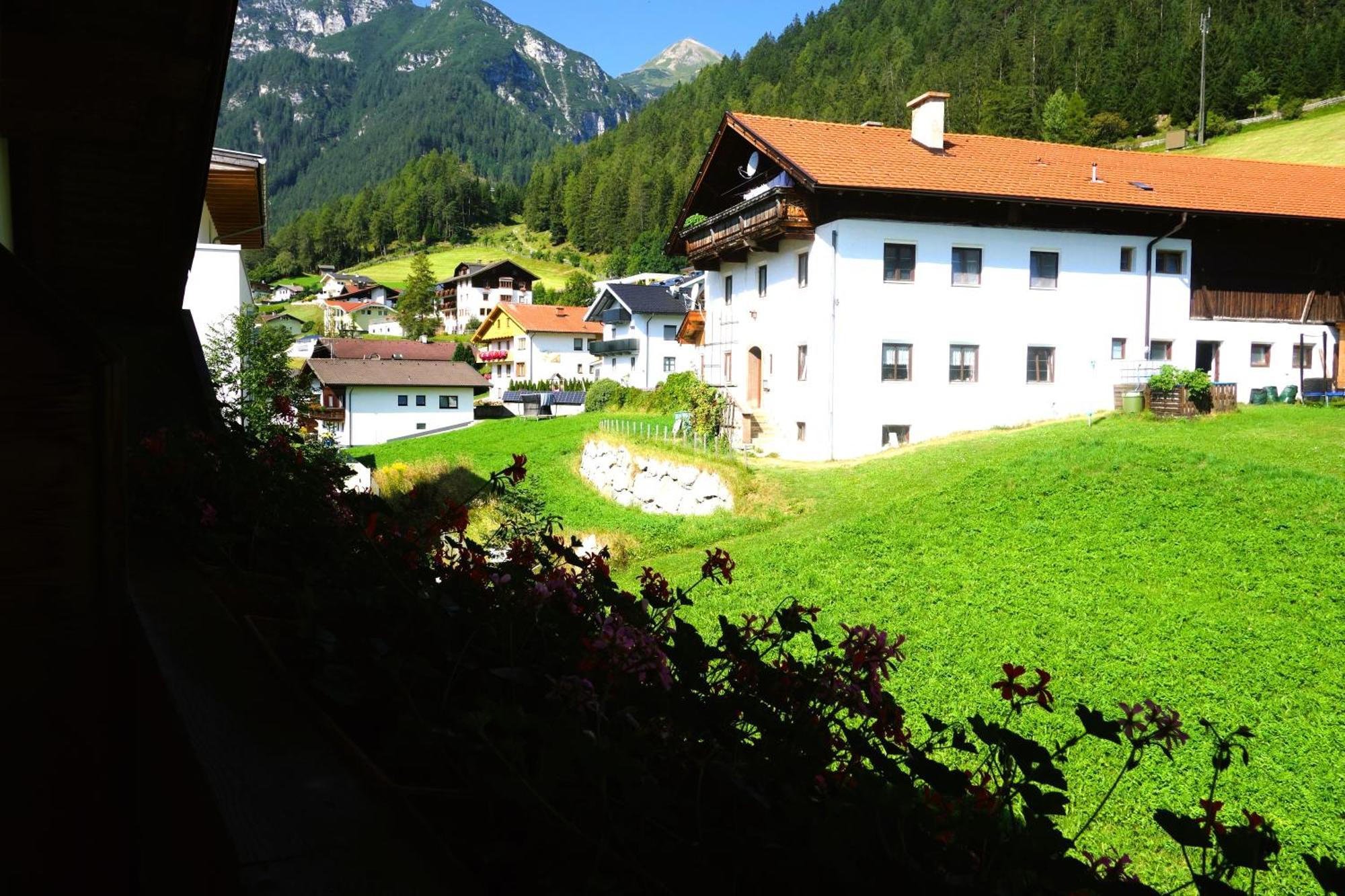 Alpen Gasthof Apartments Hohe Burg Trins Exteriör bild